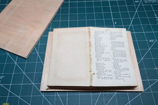 Putting the flat signatures in between boards.